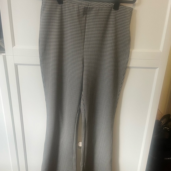 H&M Flared Houndstooth Pull On Pant - Picture 1 of 5